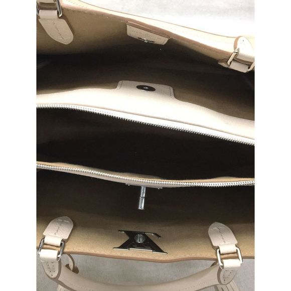 Louis Vuitton Lock Me Leather Ivory Shoulder Bag - Picture 5 of 5